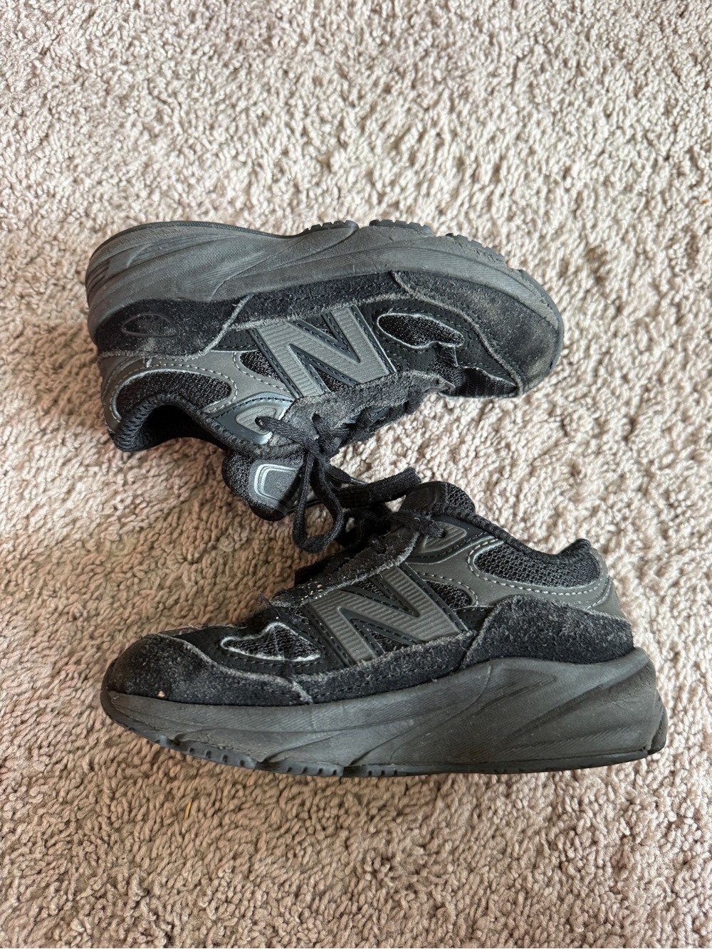 New Balance 990 v6 Kids Black Athletic Sneakers suede